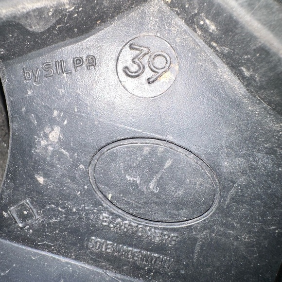 Mahogany - Picture 5 of 11